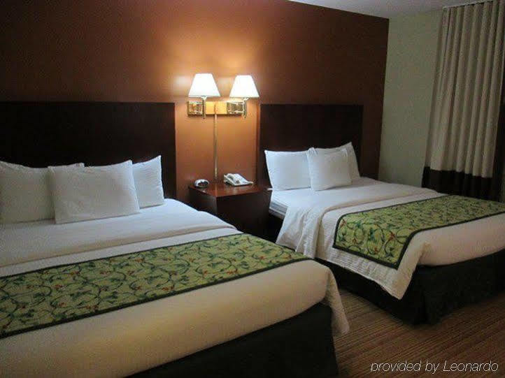 Red Carpet Inn And Suites Плимут Экстерьер фото