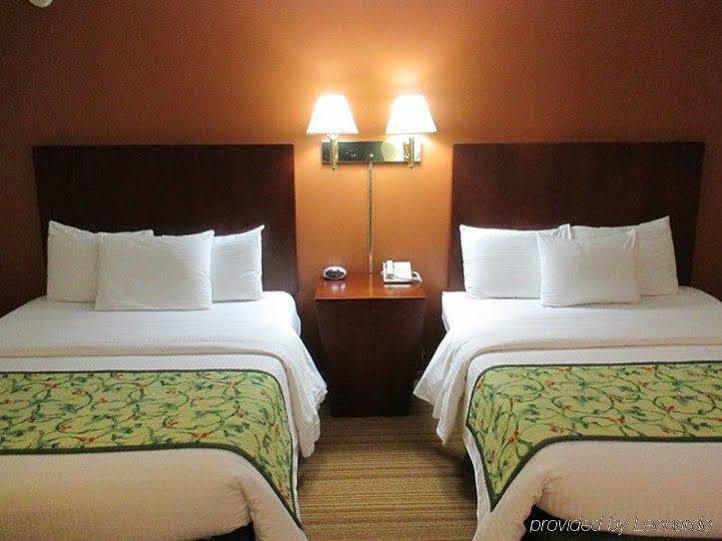 Red Carpet Inn And Suites Плимут Экстерьер фото