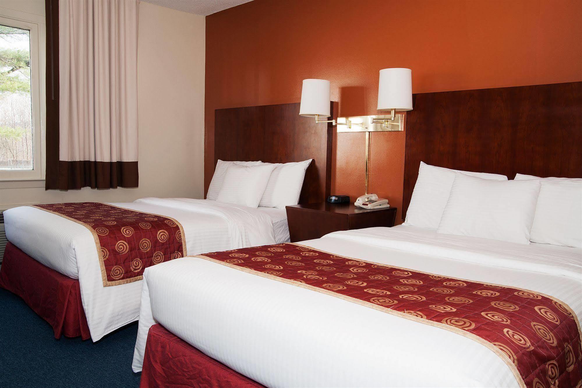 Red Carpet Inn And Suites Плимут Экстерьер фото