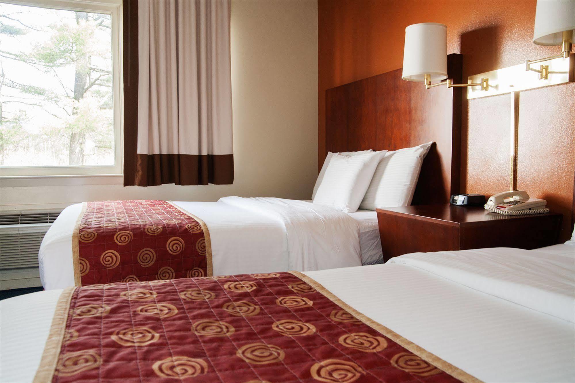 Red Carpet Inn And Suites Плимут Экстерьер фото