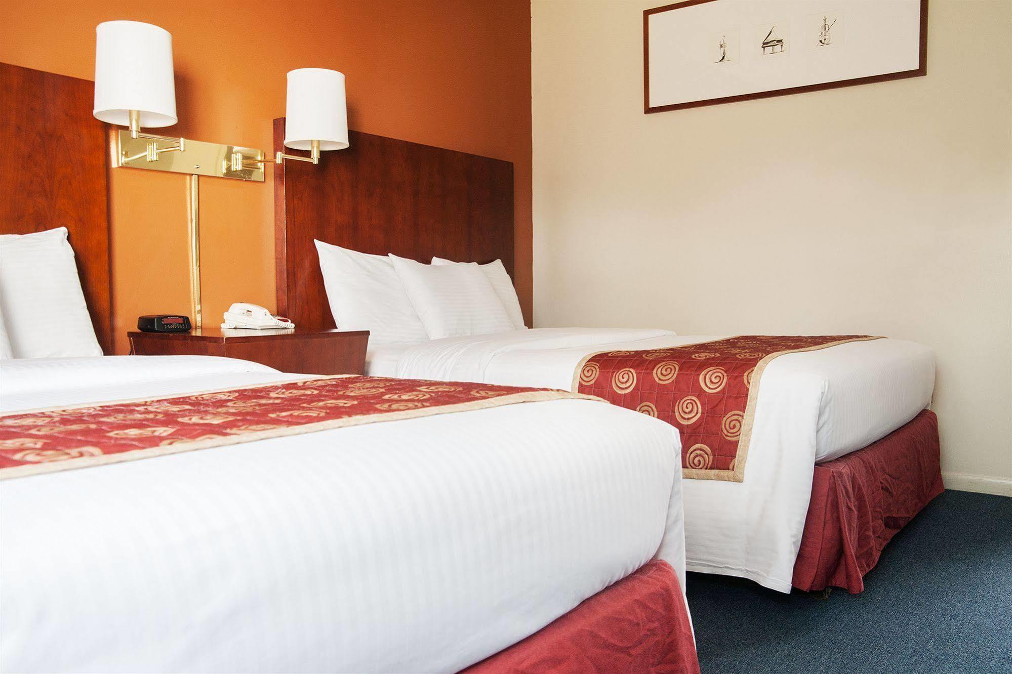Red Carpet Inn And Suites Плимут Экстерьер фото