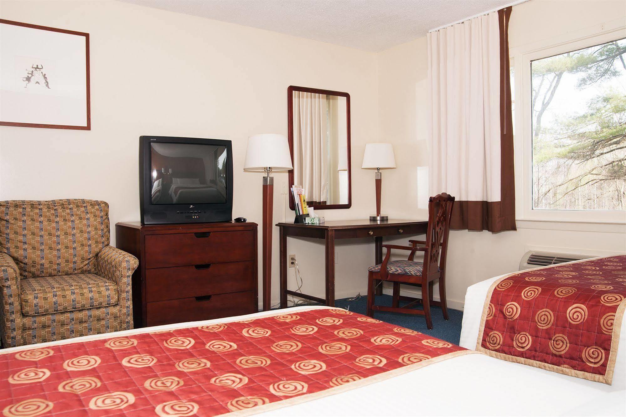 Red Carpet Inn And Suites Плимут Экстерьер фото